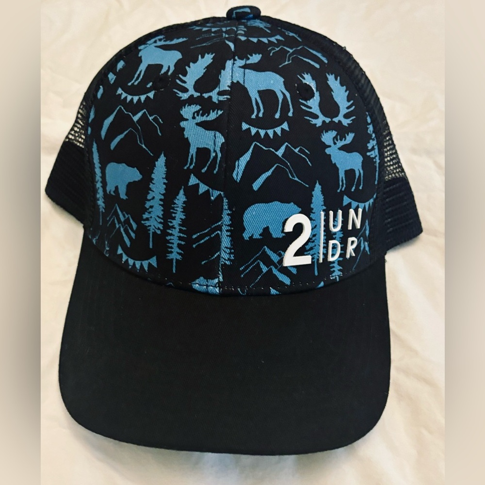 2UNDR golf hat